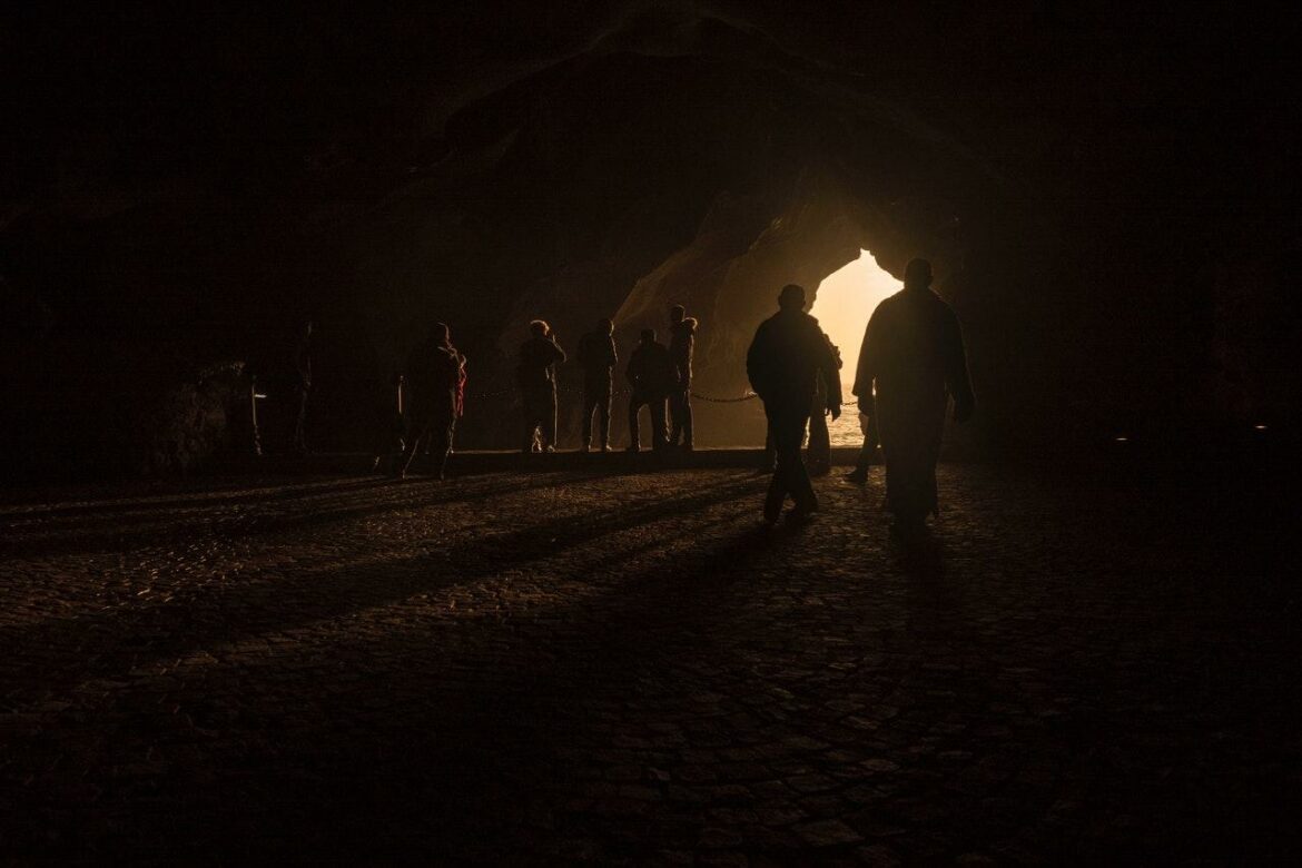 sortie sp&eacute;l&eacute;ologie dans une grotte